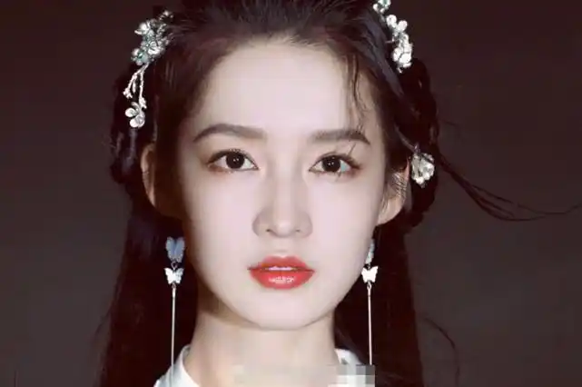 李沁白衣古装美得超凡脱俗,她要来出演小龙女完全不输当年刘亦菲