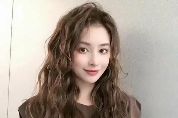 2021年减龄烫发,30一40岁女人发型短发