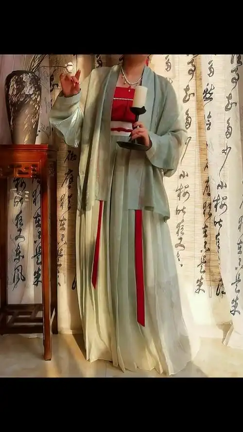 常服不敢尝试的颜色,在汉服上却是我的心头好