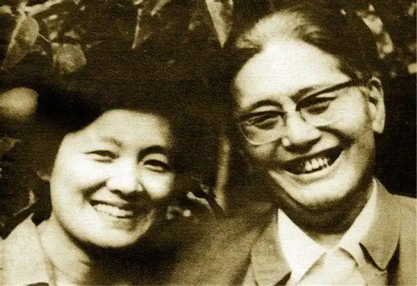 揭秘乔冠华的身后事用两千元稿费安葬自己墓基有5平方米大