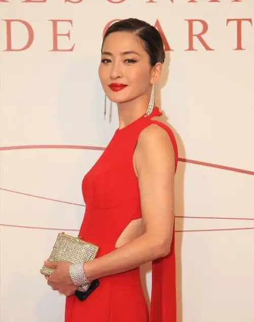 模特出身的周汶锜气质真好时尚穿搭很亮眼优雅大气不做作