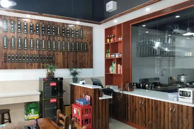 隔屏流口水阿能面馆要开业啦买一送一还有饮料送