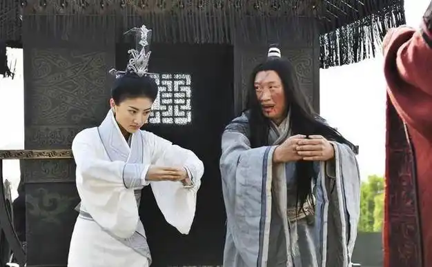 景甜富豪露出水面