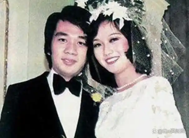 赵雅芝却陷入了一场婚姻风波,原来是黄汉伟很不喜欢赵雅芝在外"抛头