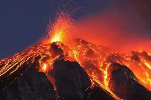 世界上著名的火山爆发事件培雷火山吞没一座城数万人丧生