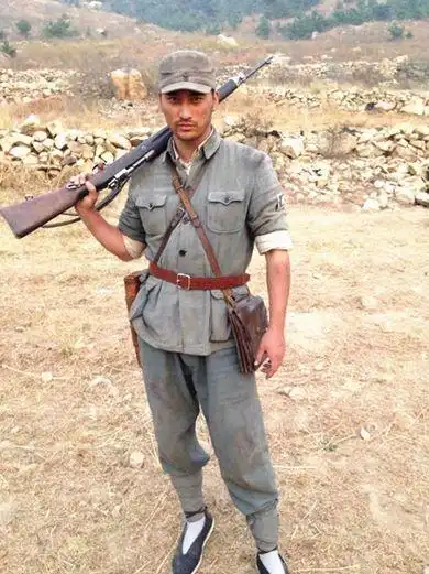 【组图】《战神》热拍 张旭陈思成杜淳成"战火三兄弟"