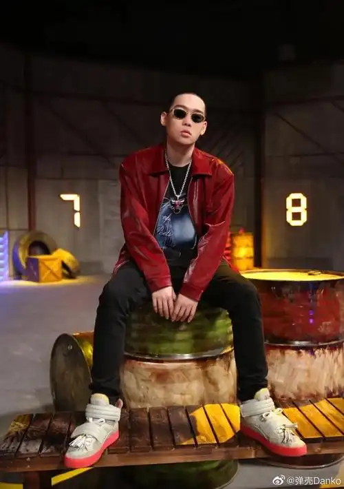 弹壳歌手父母资料 红花会弹壳个人资料 - 歌词译