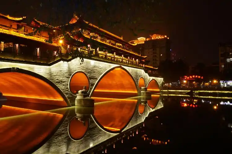 10,晚上去九眼桥转转,看成都火树银花,流光溢彩的绚丽夜景.