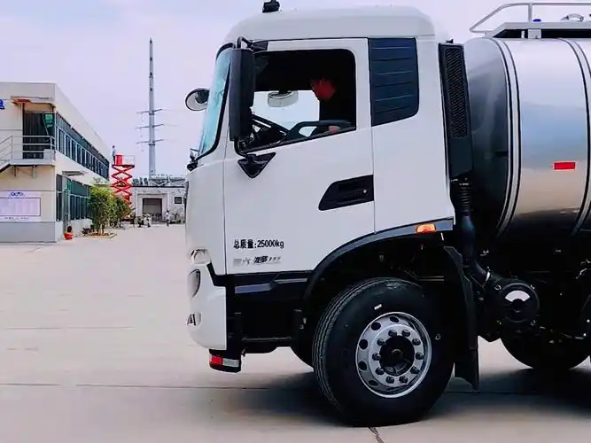 简简单单发个货,东风天锦16立方鲜奶运输车交付