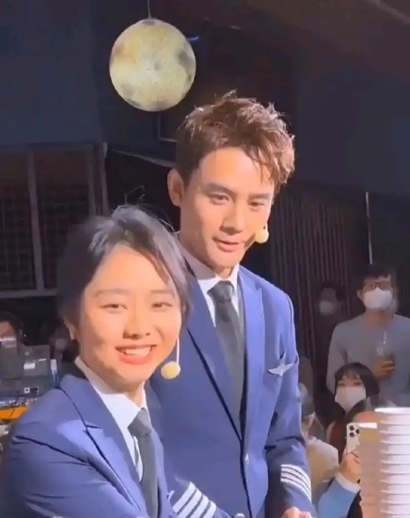 你希望谭松与王凯在一起吗?安静的,打字告诉我.