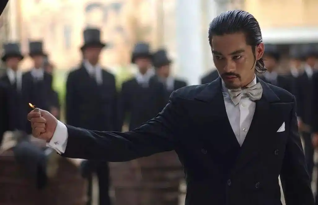 斧头帮帮主琛哥戏中演黑帮大佬戏外娶黑道大佬女儿这就叫专业