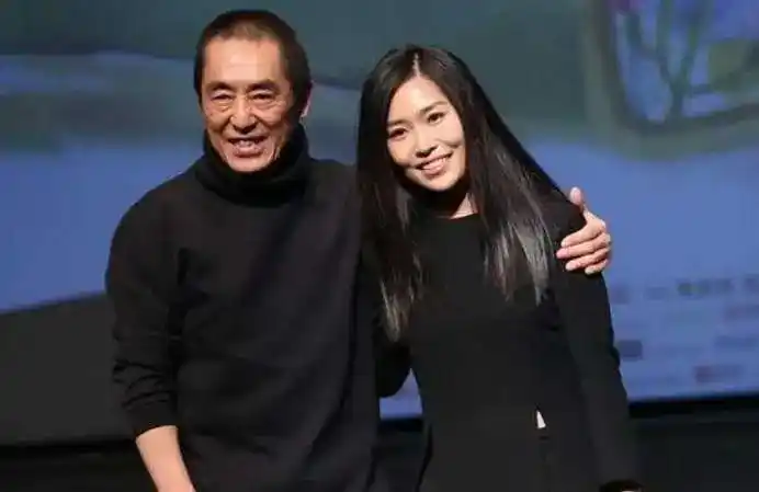 张艺谋前妻肖华不顾父母反对嫁张艺谋痴爱半生却最终遭背叛