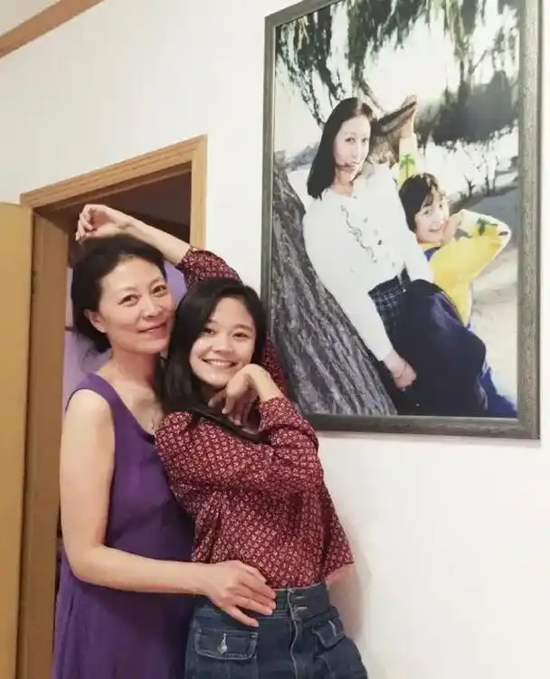 岳红的女儿才是实力星二代,演技潜力大衣品超过妈,21岁美如花