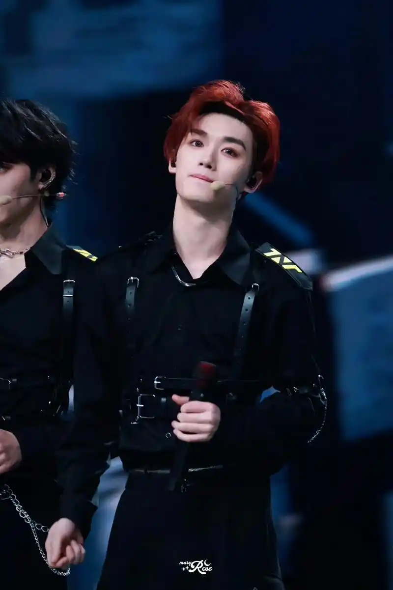 美丽程鑫99.舔一波站子美图06#丁程鑫 #时代少年团演唱会 - 抖音