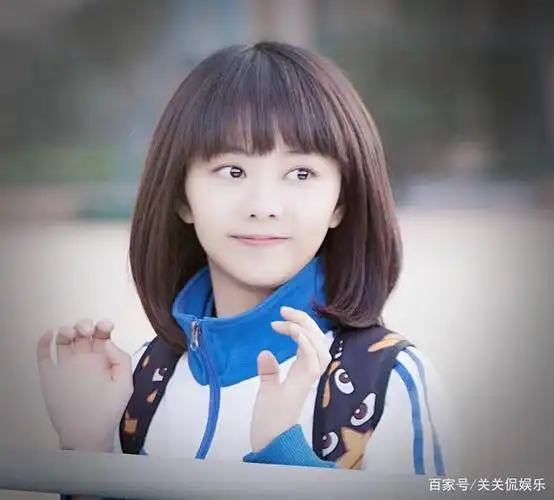 娃娃脸的谭松韵完美演绎学生,真的是让人hold不住啊!