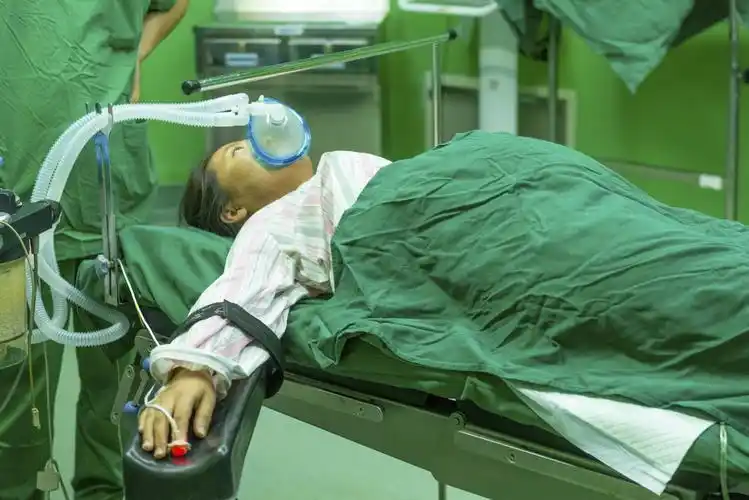 妈妈在手术室里!我出来看了照片,感觉好怕怕哟