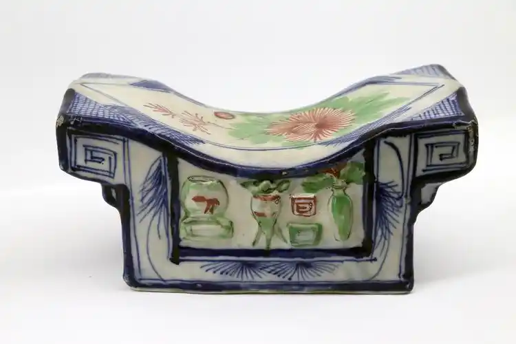 ">枕头 /a>,是中国古代 a target="_blank" href="/item/瓷器/601"