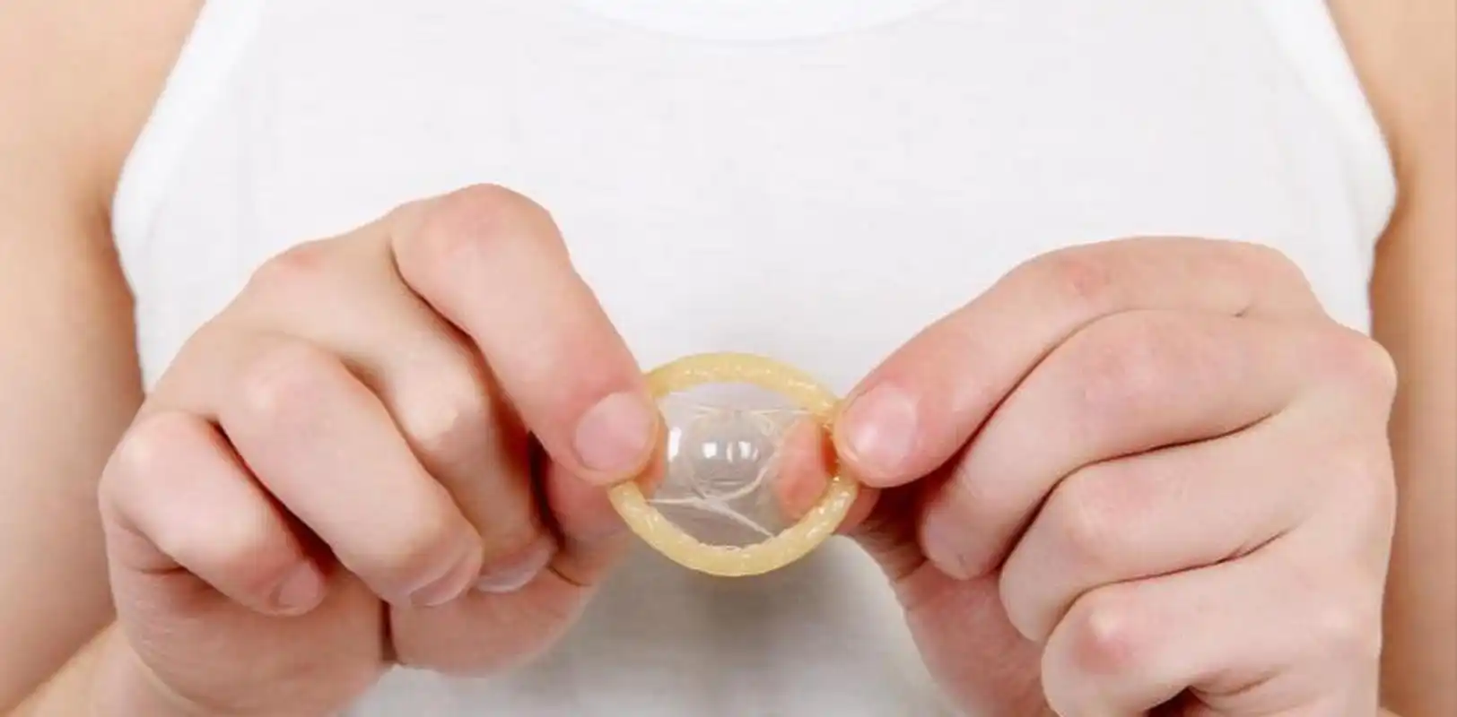 【患者提问】"避孕套掉进阴道里对身体有损害吗?我跟我男朋友很长时间