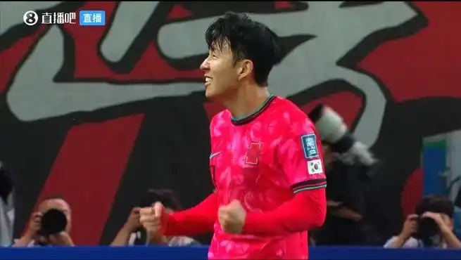 全场结束后,孙兴慜握拳庆祝!