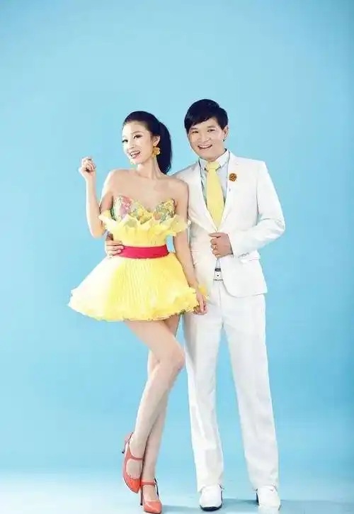 原来,冷漠的妻子,就是美女杨小曼啊!