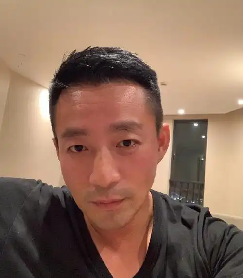 汪小菲发博后秒删 称闹剧原因是大s告了他