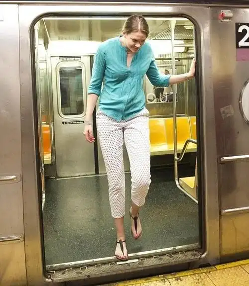 2米多的女巨人, 长相甜美却又说不出的苦恼!