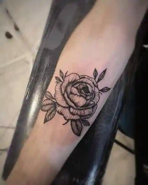 小臂黑灰简约甩线风牡丹纹身图案