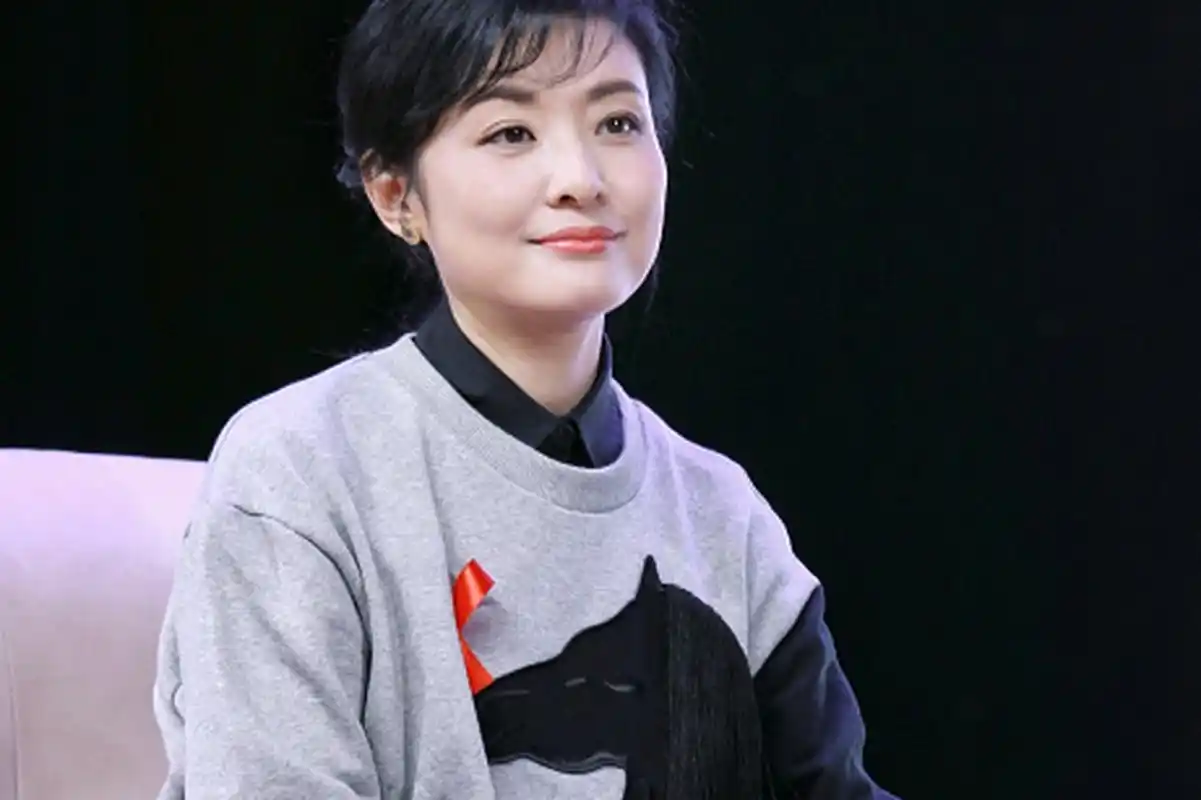 [原文:55岁周涛带火了60后穿.