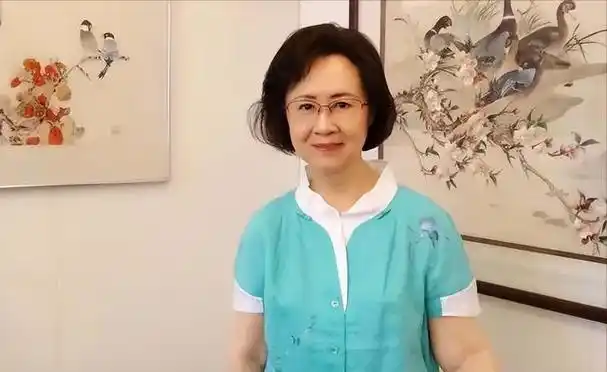 甘当小三45年,给原配赚钱,为原配绝育,她的人生堪称一部琼瑶剧