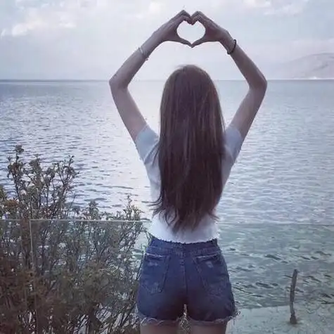 女生头像简单干净霸气背影