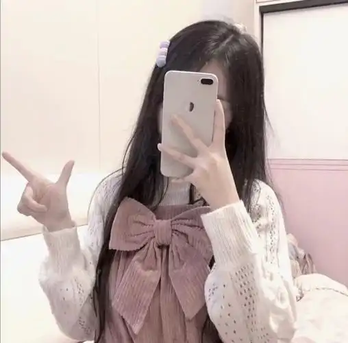 【真人】手机挡脸女头-佩琪头像铺-话本小说网