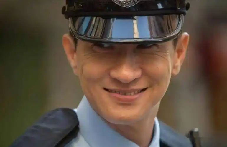 9位真警察出身的明星,大陆4位,中国香港5位,其中还