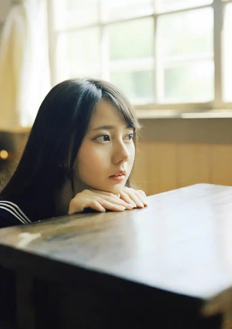 美图摄影:阳光下的校园女孩 纯纯的青春 纯纯的初恋!