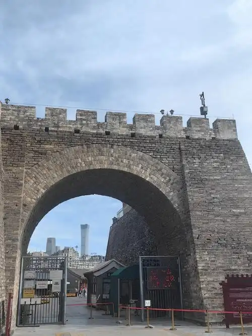 明城墙遗址公园,位于北京市东城区,总面积约15.5公顷,始建 - 抖音