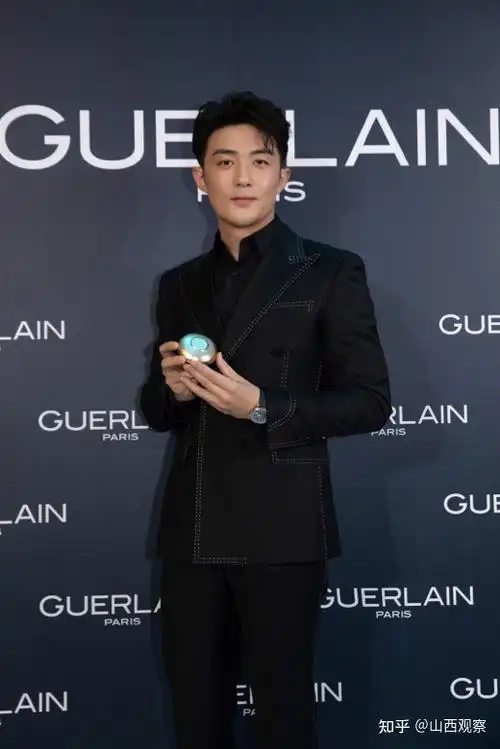 法国娇兰品牌挚友李泽锋亲临太原王府井活动现场