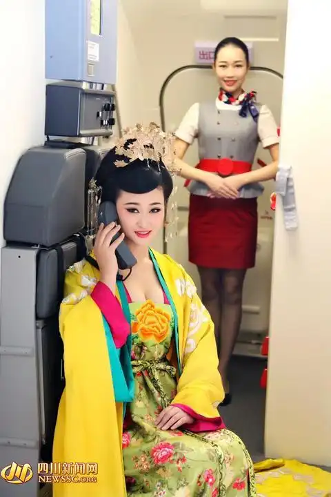 成都空少反串性感武媚娘自称美过范冰冰图