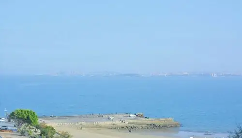 六胜塔位于福建省石狮市蚶江镇石湖村东北的金钗山上是一座元代的古塔