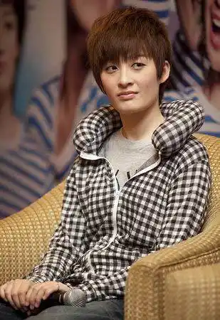 曾轶可再造"争议" 传烟厂老板买300张门票