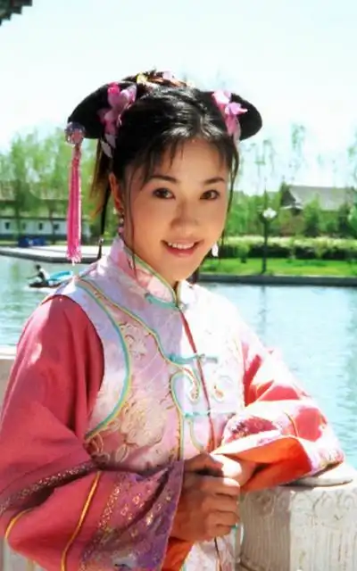 16岁就爆红,被称"丫鬟专业户"的她,后来转型也红不了