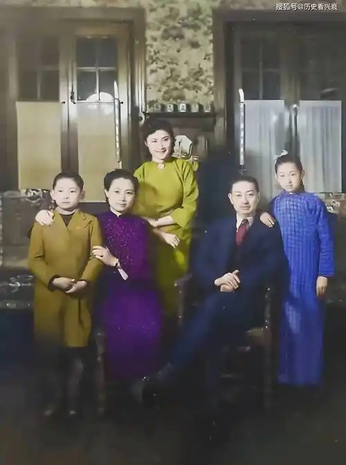 1943年,著名京剧大师梅兰芳,与他的亲人留下的珍贵合影_福芝芳_王明华