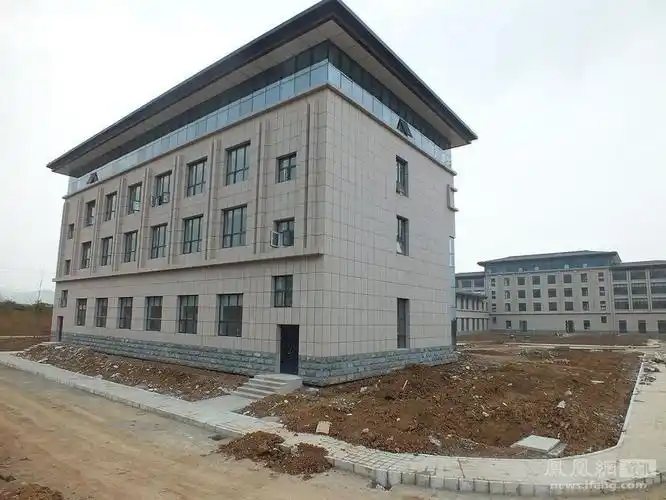 国家级贫困县---湖北房县在建的政府大楼