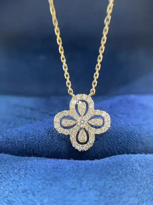 四叶草满钻项链
