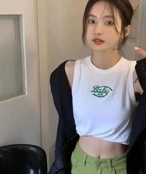 杨幂太敢穿老头背心穿出御姐味道黄金比例身材羡煞旁人