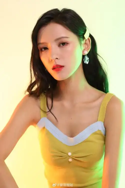 明星生图##高清壁纸##人像摄影##张予曦##张予曦腰臀比