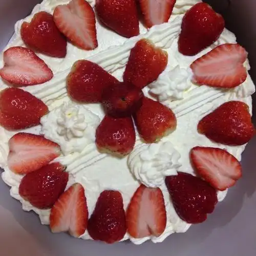 柠檬草做的草莓生日蛋糕