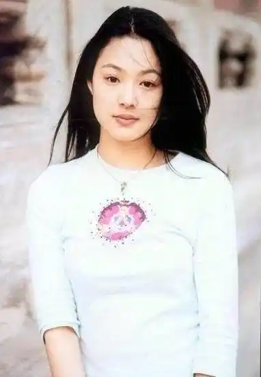 那种美女,但是却有这越看越美的特殊属性,这一点和氧气美女左小青很像