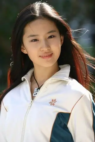 娱乐圈美女长发如丝 张雨绮妩媚郭碧婷娇俏[图]_服装图库_中国服装网