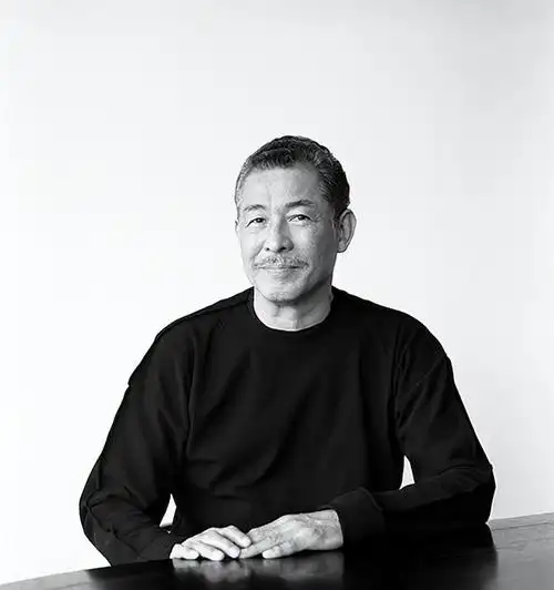 据日本读卖新闻报道,日本著名时装设计师三宅一生8月5日因癌症去世