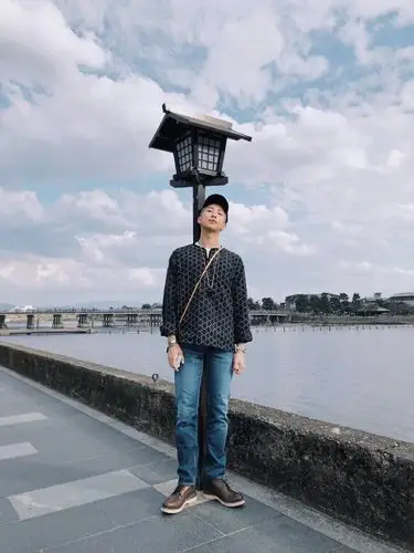 防弹少年团:队长金南俊,脑性男人,多国语言,满荷尔蒙的男友风