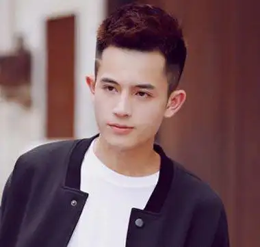男生刻痕偏分短发发型